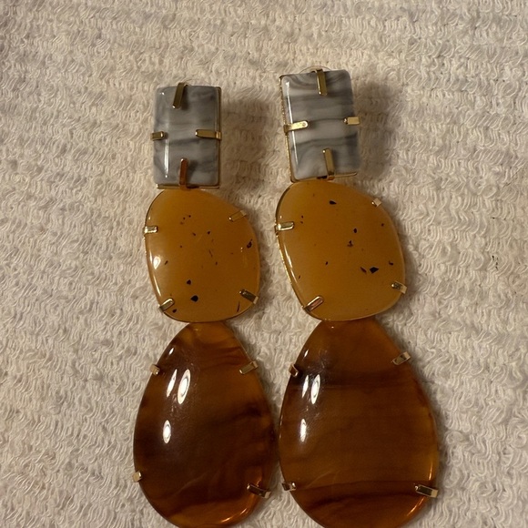Elegant Gold and Brown Dangle Earrings - Picture 8 of 13